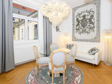 Stilvolle Altbauresidenz im Herzen der Badener Fußgängerzone