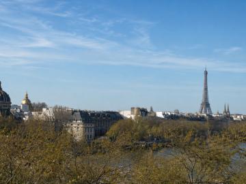 Bien d'exception avec vue sur la Seine et monuments !