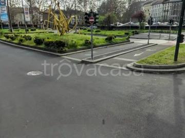 Bilocale in vendita a Milano via Mosè Bianchi, Monte...