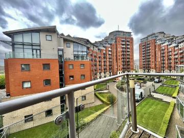 Bonaire, Gotts Road, Leeds, West. 1 bed apartment to...
