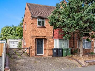 Blenheim Road, Worcester WR2 5 bed semi detached house...