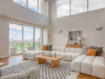 Blueground New York Studio Apartment for Rent at 200 E...