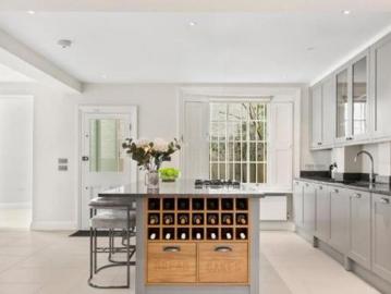 Bracknell Gardens, Hampstead, 3 Bedroom Detached