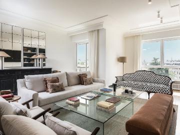 Bright 4 bedroom apartment with terrace in El Viso