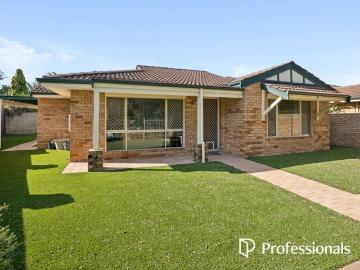Bright & Comfortable Villa 55+ Occupancy Requirement
