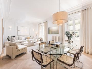 Bright and Elegant Apartment in Justicia