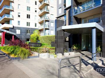 Bright and Spacious Three Bedroom Apartment in a...