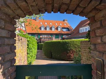 Bright, modern semi detached home with garden, Krefeld...