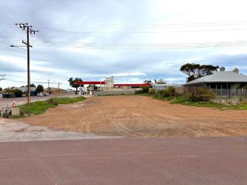 Build Your Outback Escape Opposite the Famous Nullarbor...