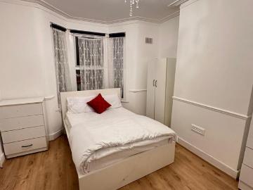 Cann Hall Road, London E11 7 bed house share to rent...
