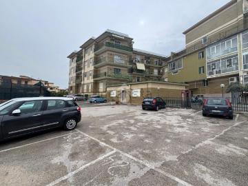 Capannone in affitto di 600 m² in Viale Sandro Pertini, 143