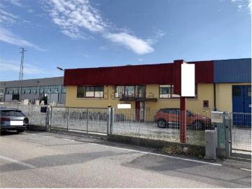 Capannone in vendita di 504 m² in Via delle Industrie, 8