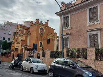 Capannone in vendita di 514 m² in Via Volterra, 1