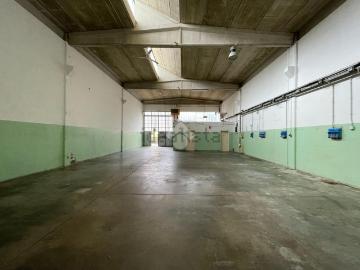 Capannone in vendita di 2640 m² in Via I. Lenin, 5