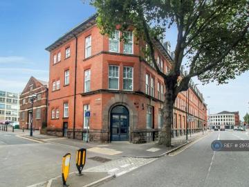 Castle Edge, Nottingham, NG7 Studio to rent £875 pcm £202 pw