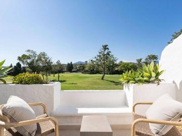 Casa adosada de 182 m2 en venta Nueva Andalucia, Andalucía