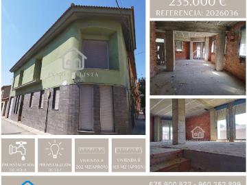 Casa adosada en Venta en Requena