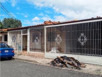 Casa amoblada en Alquiler Urbanización Los Molinos II....