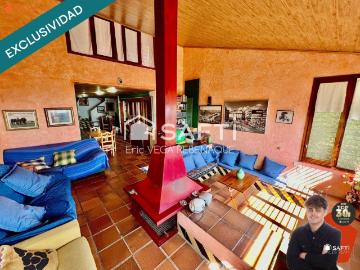 Casa de montaña con vistas panorámicas al mar