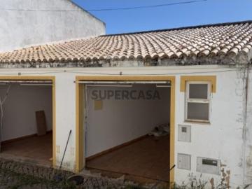 Garagem transformada em habitação em Faro BENSAFRIM, 2...