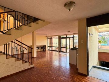 Casa de renta, cuenta con balcon y terraza