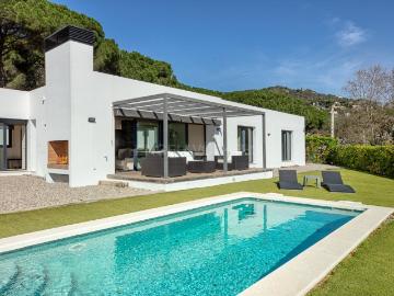 Casa de una sola planta con piscina 168m² Calonge