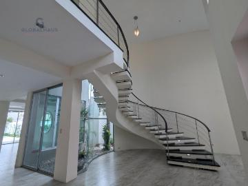 Casa en Alquiler de 3 Habitaciones Semiamoblado en Vía...