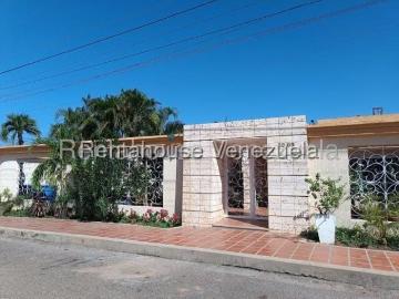 Casa en Alquiler en Maracaibo Zulia 462 m2. 3 hab