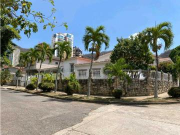 Casa en alquiler en Av. Principal de la Urb. Las...