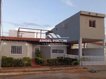 Casa en Venta en Maracaibo Zulia 365 m2. 5 hab