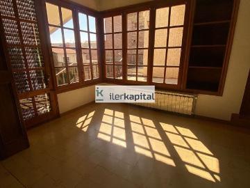 Casa en venta en Linyola, de 786 m² 7 habitaciones por...