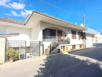 Casa indipendente in vendita a Adelfia BA