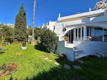 Casa Pareada en Venta en Calahonda – Vistas al Mar y...