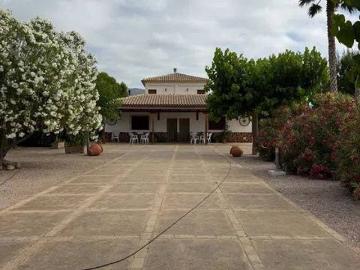 Casa rústica / Caserío en Venta en Moratalla
