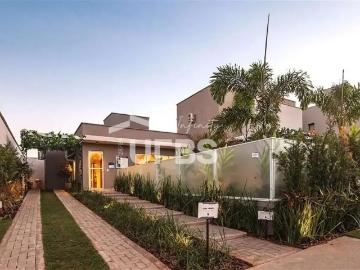 Casa / Sobrado em Condomínio para Venda em Aparecida de...