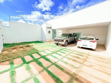 Casa / Sobrado para Venda em Araguari/MG Conjunto Ouro...