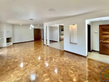 Casa / Sobrado para Locação em Cotia/SP Granja Viana 8...