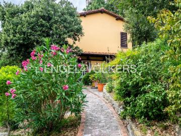 Case e ville in affitto di 149 m² in Via dei Massoni