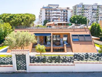 Case e ville in vendita di 400 m² in Via Guli&apos  Alba, 14