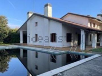 Case e ville in vendita di 694 m² in Via Roma