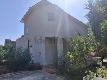 Case e ville in vendita di 140 m² in Via dei Limoni