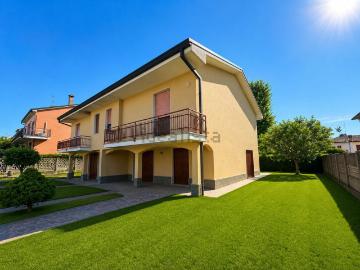Case e ville in vendita di 148 m² in Via Santa Maria, 24