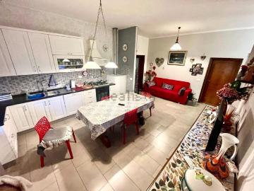 Case e ville in vendita di 194 m² in Via Leonardo da Vinci
