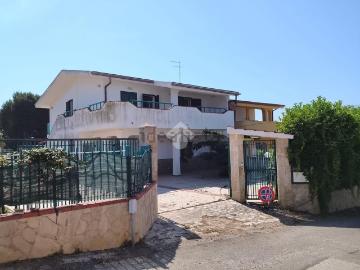 Case e ville in vendita di 200 m²