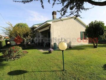 Case e ville in vendita di 214 m² in Via Montegrappa, 7