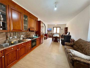 Case e ville in vendita di 220 m² in Via Genova