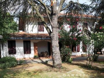 Case e ville in vendita di 255 m²