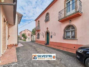 Case e ville in vendita di 280 m² in Via del Sole