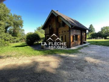 Chalet de Russie implanté en pleine campagne avec 3 hectares