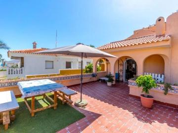 Chalet en venta en La Zenia, Alicante Costa Blanca